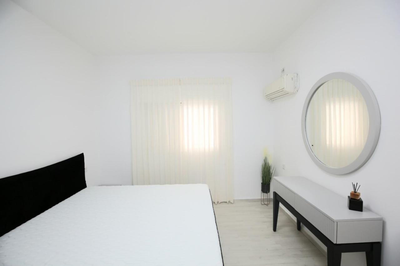 City Center Luxury Apartment In Netanja Exteriér fotografie