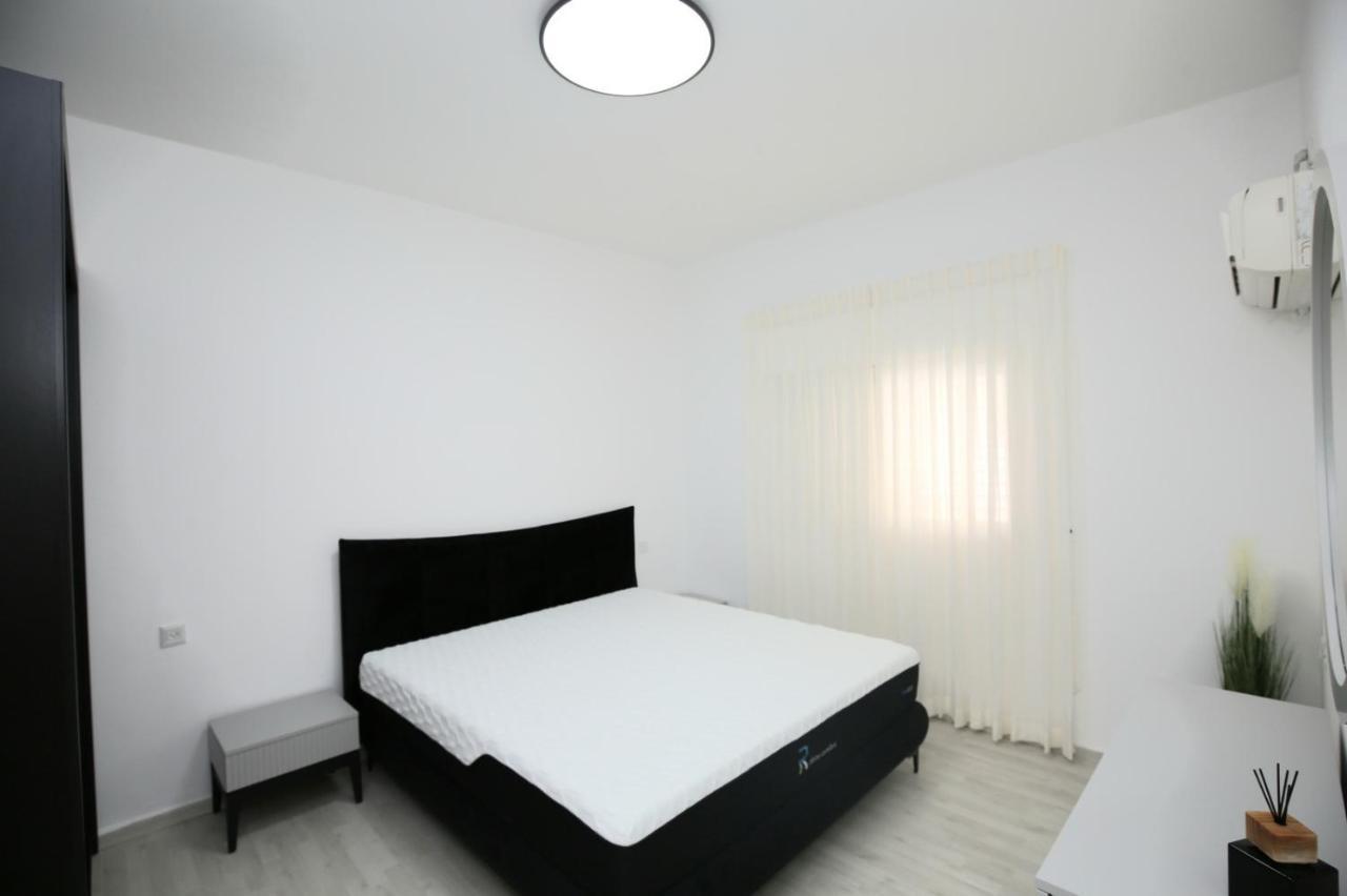 City Center Luxury Apartment In Netanja Exteriér fotografie